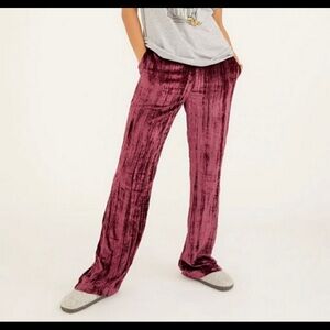 Kimchi Blue Size US 6 Velvet Pants NWT